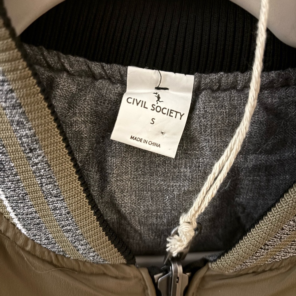 Vintage Bomber Jacket - Picture 6 of 6